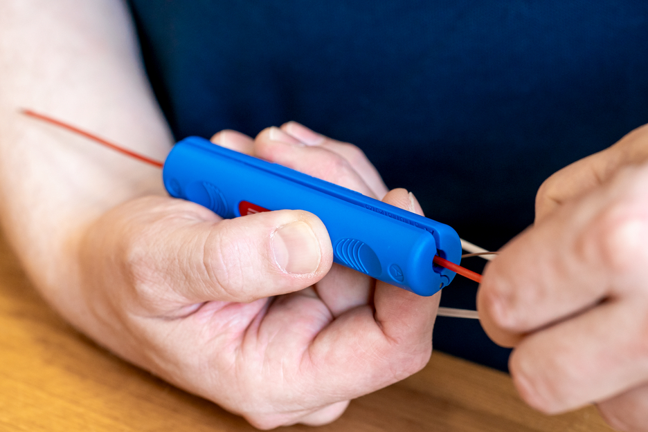 LWL Fibre Tube No. 2 | Herramienta para desaislar tubos amortiguadores especiales en cables de fibra óptica