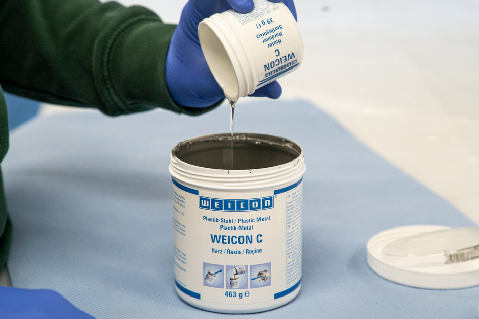 WEICON C | sistema de resina epoxi rellena de aluminio para reparaciones y moldeo