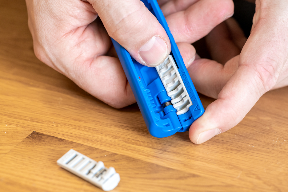 LWL Fibre Tube No. 2 | Herramienta para desaislar tubos amortiguadores especiales en cables de fibra óptica