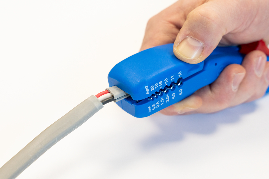 Pelacables planos y redondos | para todos los cables planos habituales hasta un ancho de 18 mm y todos los cables redondos habituales con un diámetro de 6-13 mm