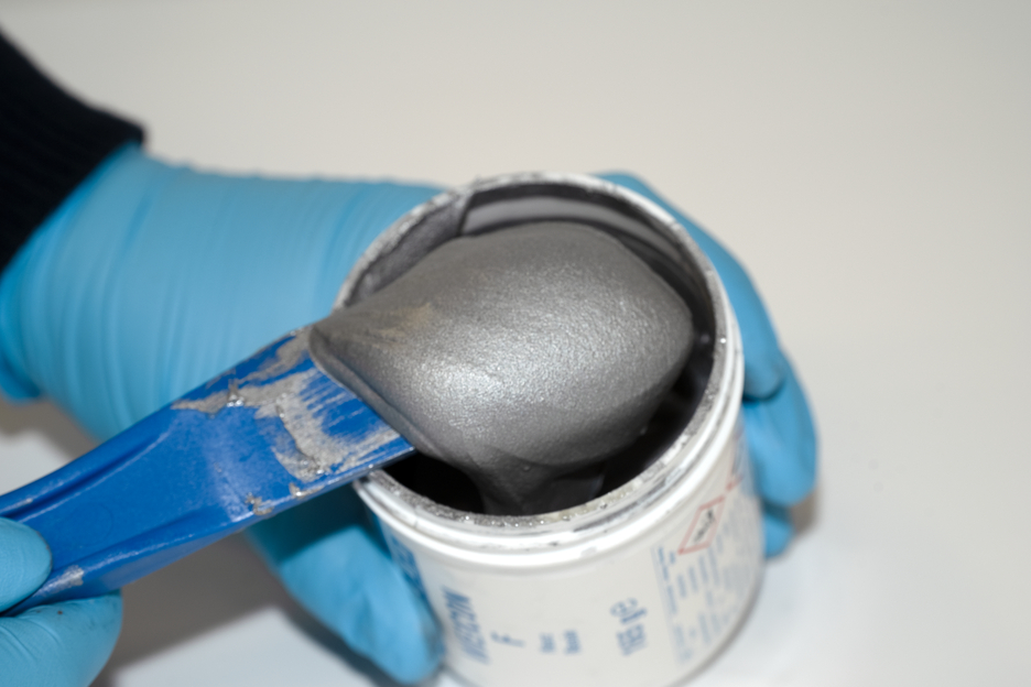 WEICON F | sistema de resina epoxi rellena de aluminio para reparaciones y moldeo