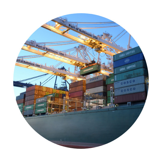 Contenedores en un barco