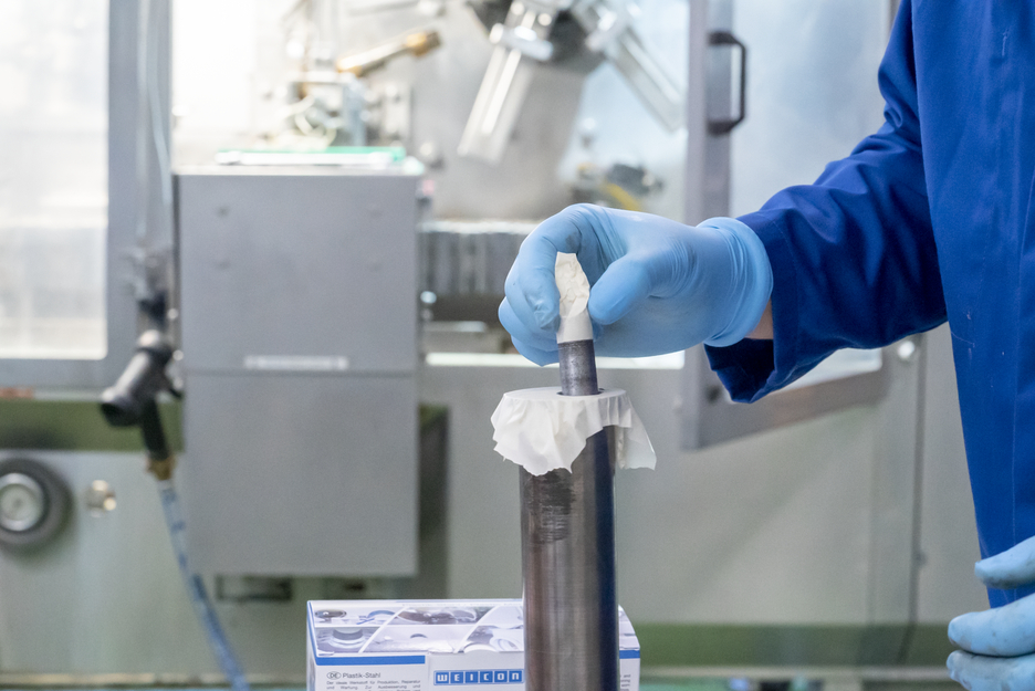 WEICON C | sistema de resina epoxi rellena de aluminio para reparaciones y moldeo