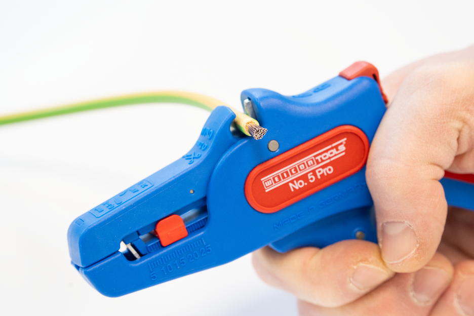 Tenaza Pelacables No. 5 Pro | para todos los conductores comunes trenzados y sólidos, rango de trabajo 0,2 - 16,0 mm²