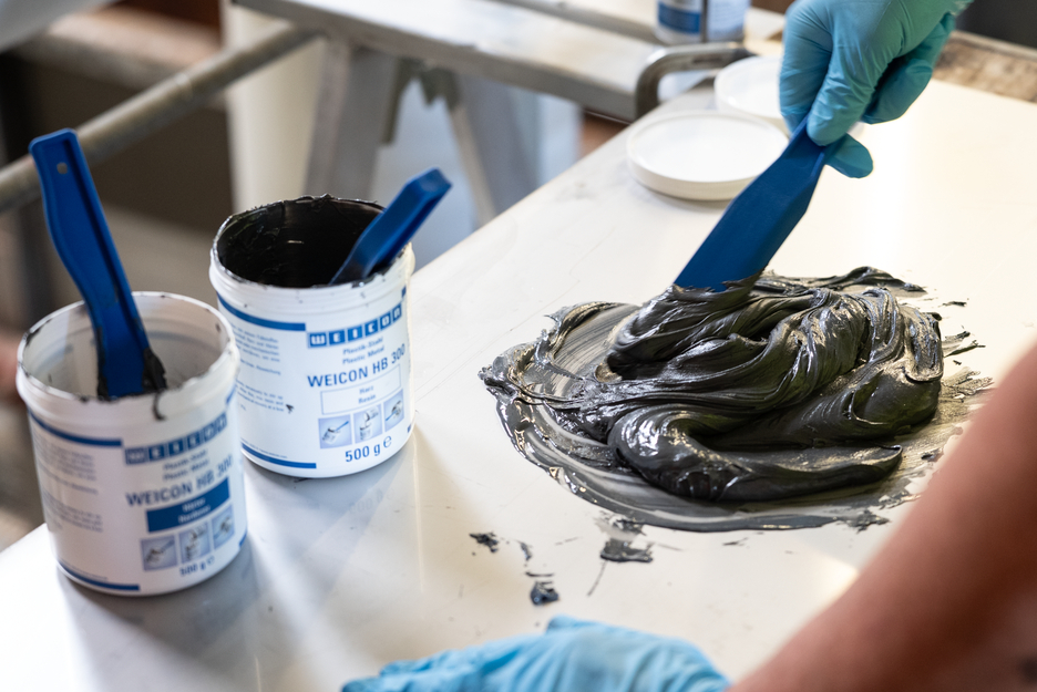 WEICON HB 300 | sistema de resina epoxi resistente a altas temperaturas para reparaciones y moldeo