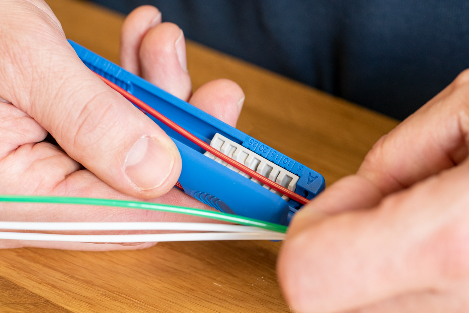 LWL Fibre Tube No. 2 | Herramienta para desaislar tubos amortiguadores especiales en cables de fibra óptica