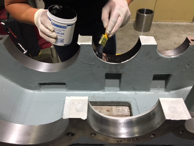 WEICON WR | sistema de resina epoxi líquida rellena de acero para el moldeo y la compensación de huecos