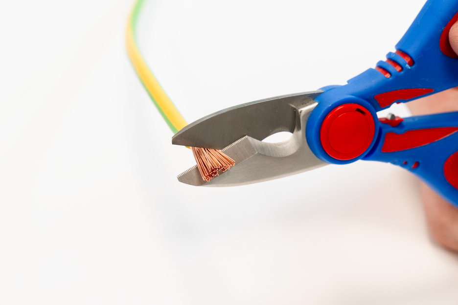 Tijeras electricista XL | gran diámetro de empuñadura para manos pequeñas y grandes que permite la máxima transmisión de potencia y un uso seguro