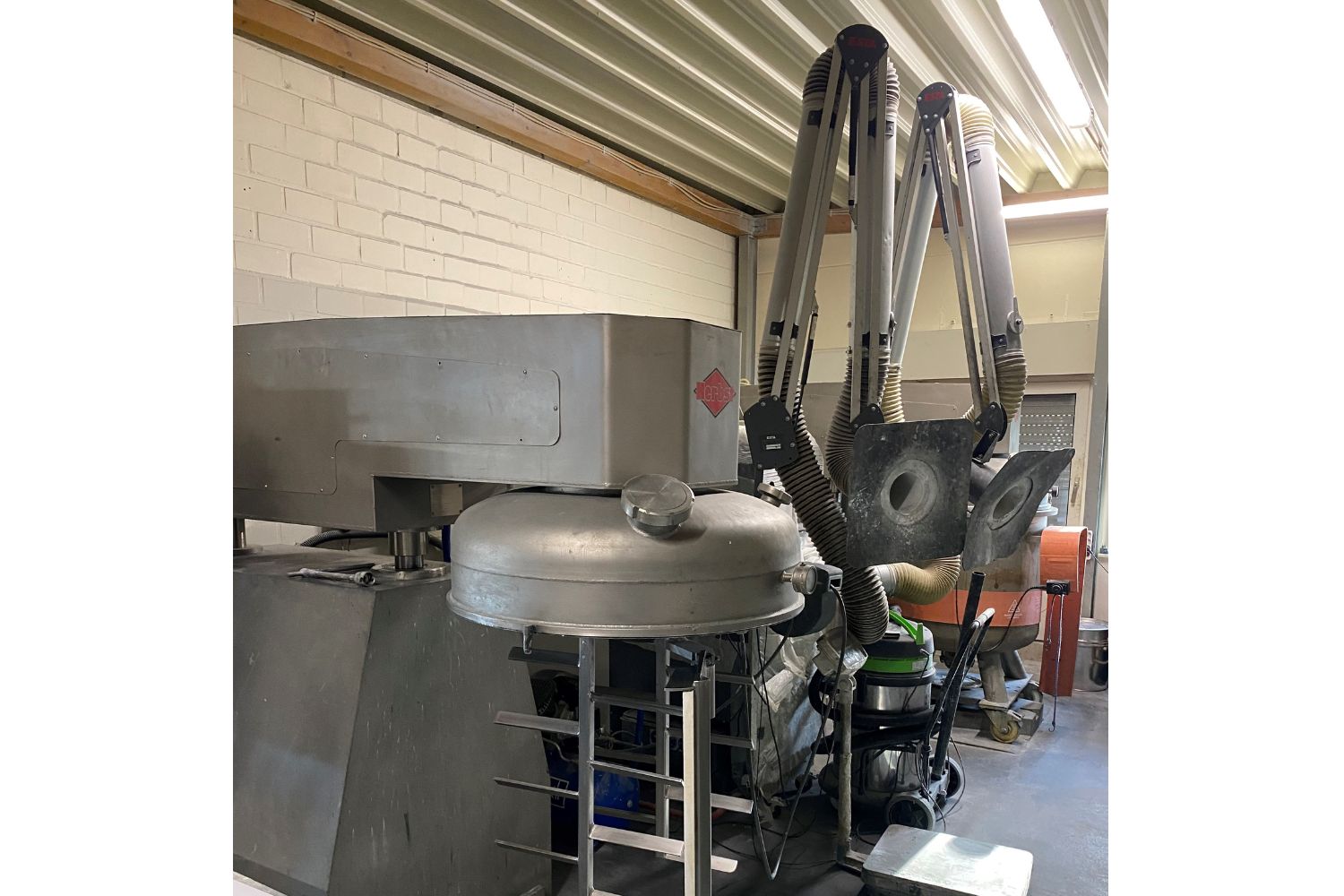 Gran máquina en una sala