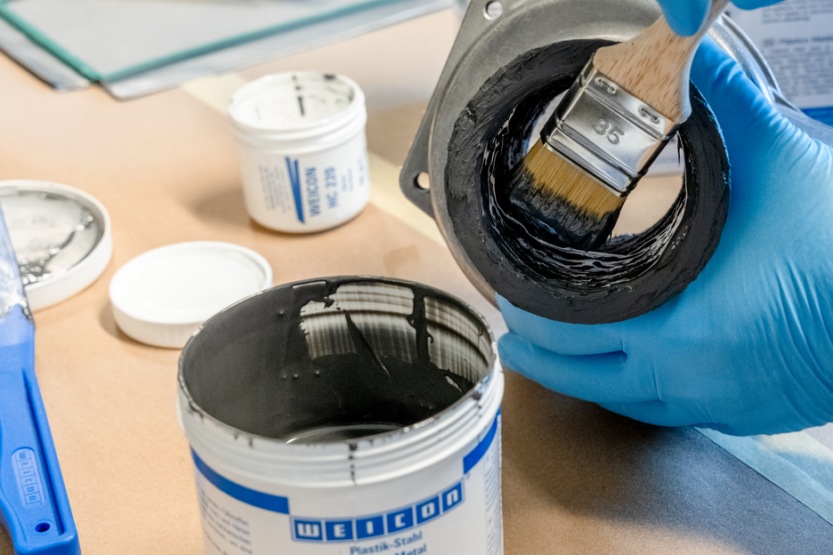 WEICON Cerámica HC 220 | sistema de resina epoxi rellena de cerámica resistente a las altas temperaturas para el revestimiento de protección contra el desgaste