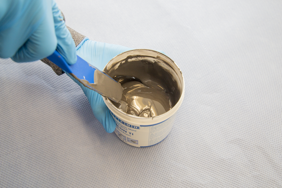 WEICON TI | sistema de resina epoxi con relleno de titanio para reparaciones y moldeo