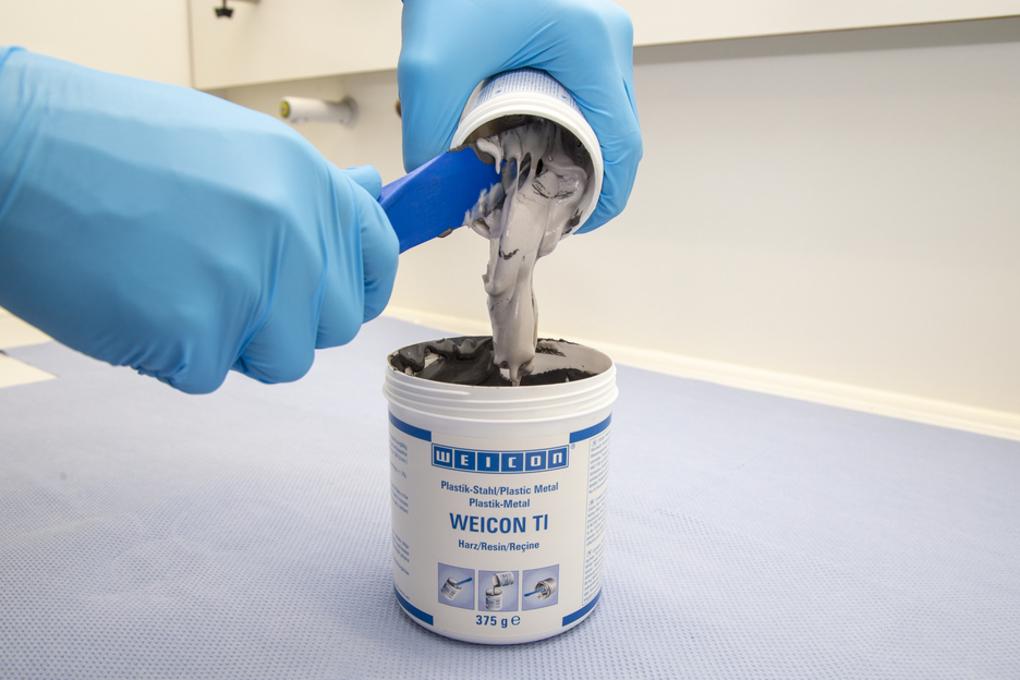 WEICON TI | sistema de resina epoxi con relleno de titanio para reparaciones y moldeo