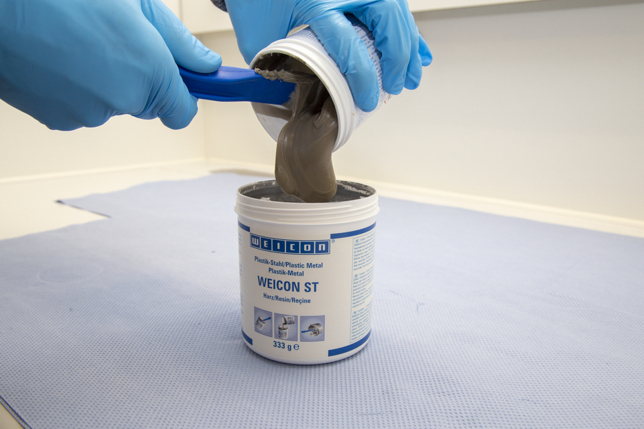 WEICON ST | sistema de resina epoxi con relleno metálico para reparaciones y moldeo